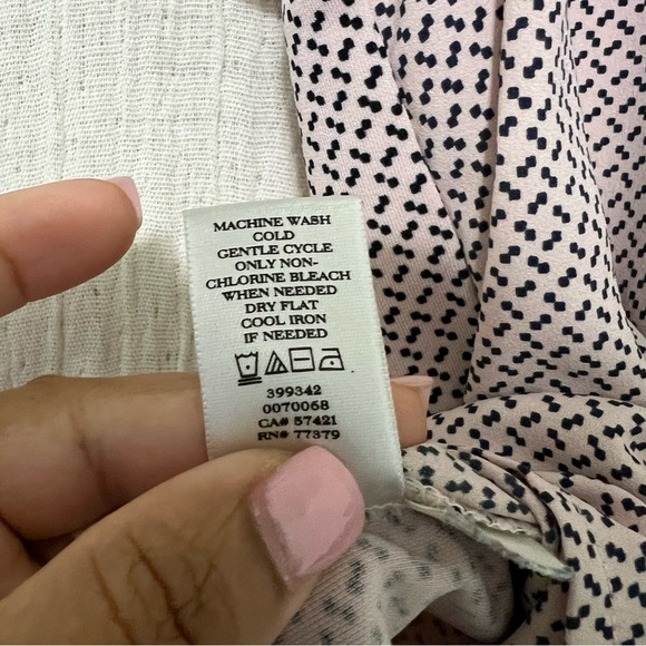 ANN TAYLOR LOFT Keyhole Pink Print Pleated Sleeveless Top Women's Size Small - Picture 3 of 6